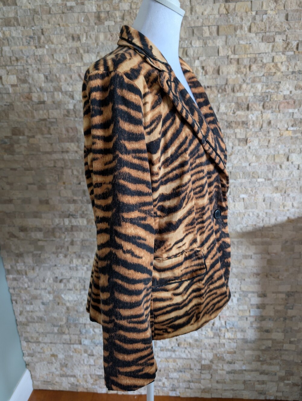Chico's Maximalist Animal Print Tailored Blazer  Statement Tiger Stripe Sz Large image 2